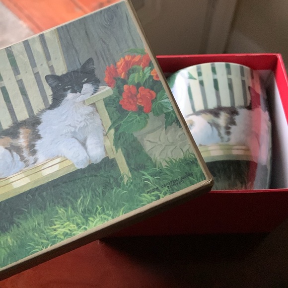 Lang “Hangin’ out “ mug in box - Picture 6 of 8